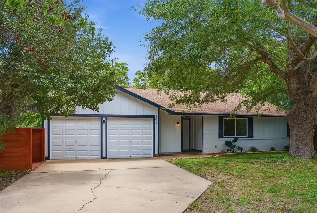302 Shadow Bend Cove, Austin