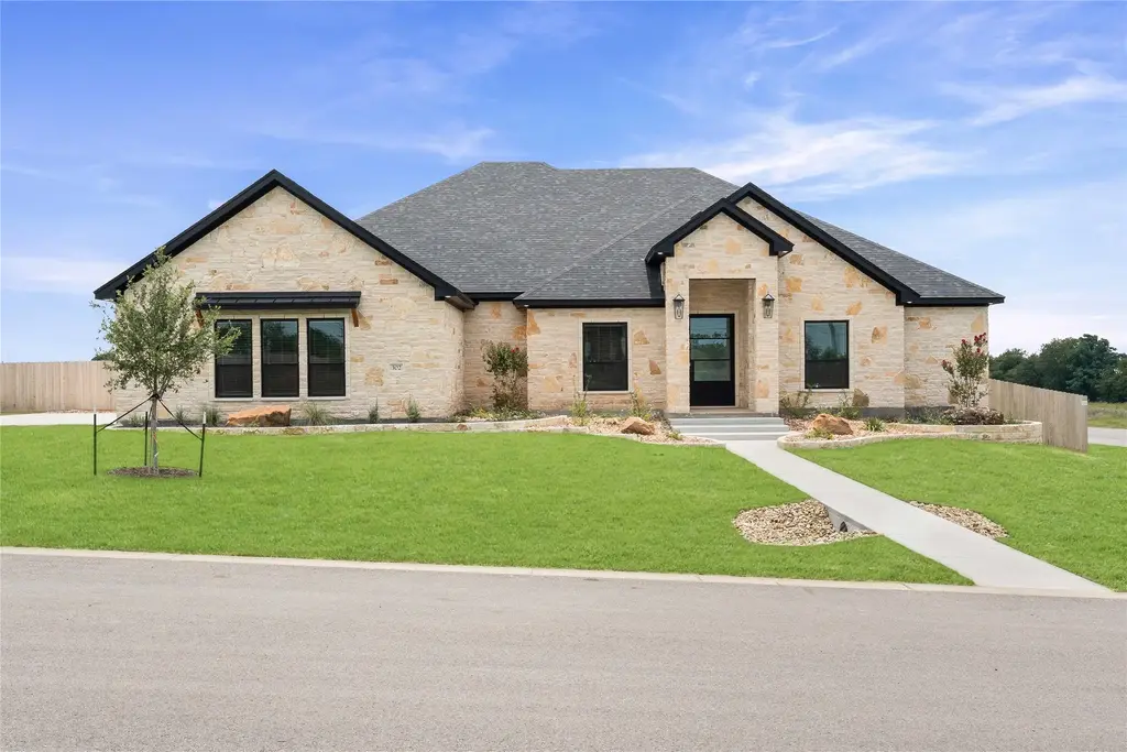 302 Rodeo Road, Salado