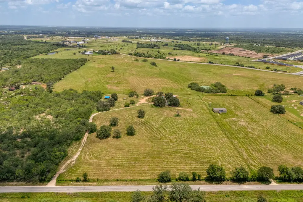 3291 Washburn Road, Luling