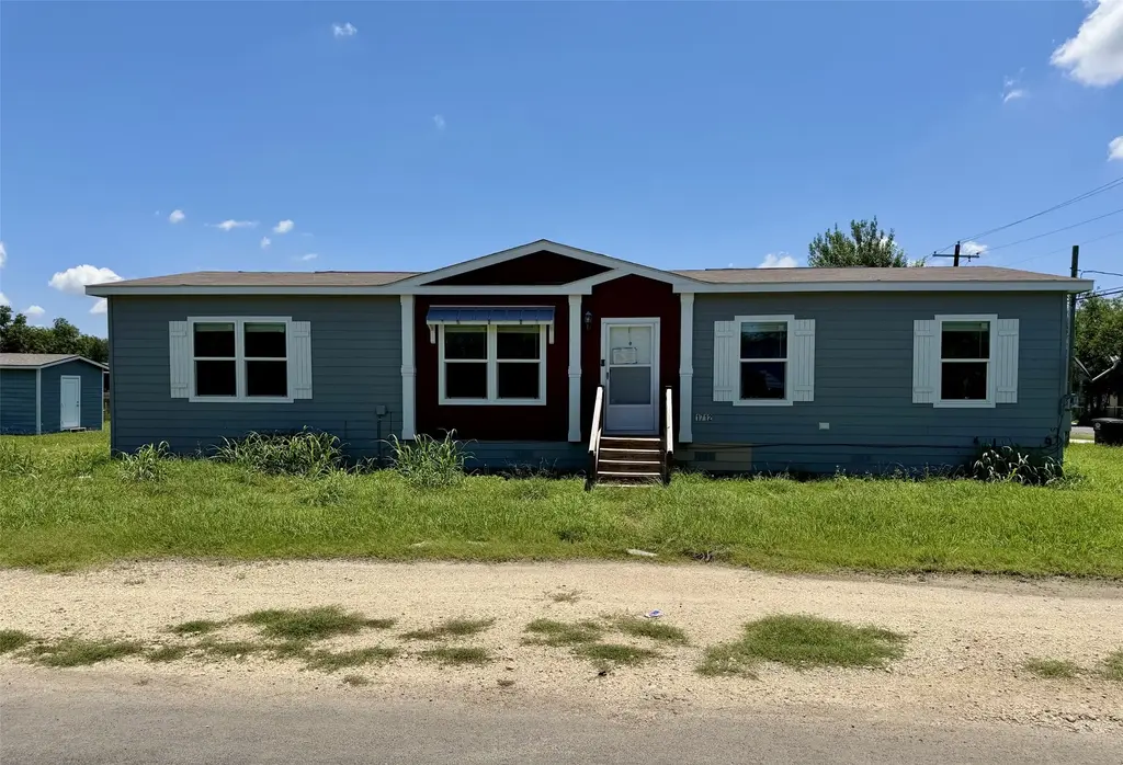 1712 17th Street, Hondo
