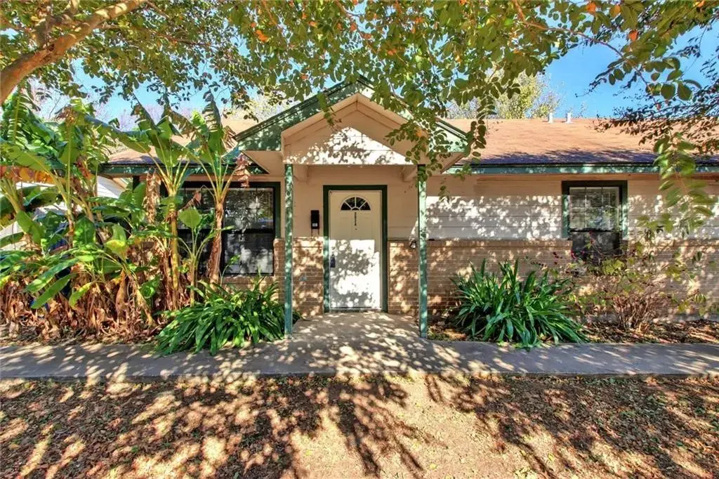 200 Hall Drive B, Elgin