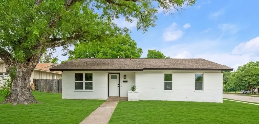 9006 Lodge Court, Austin