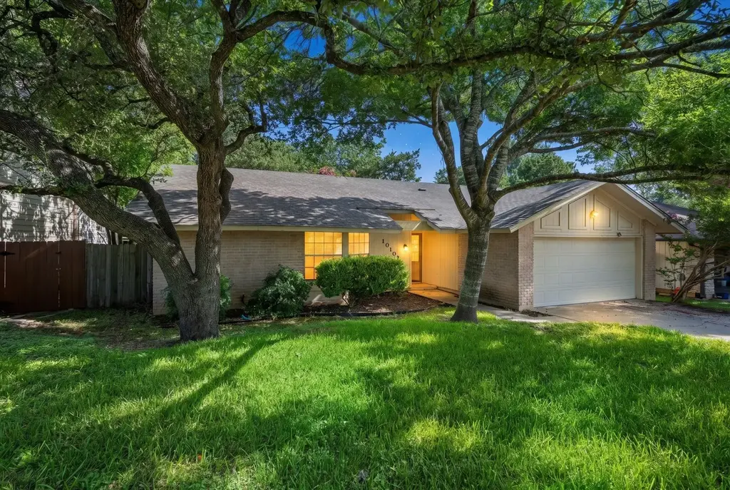 10102 Missel Thrush Drive, Austin