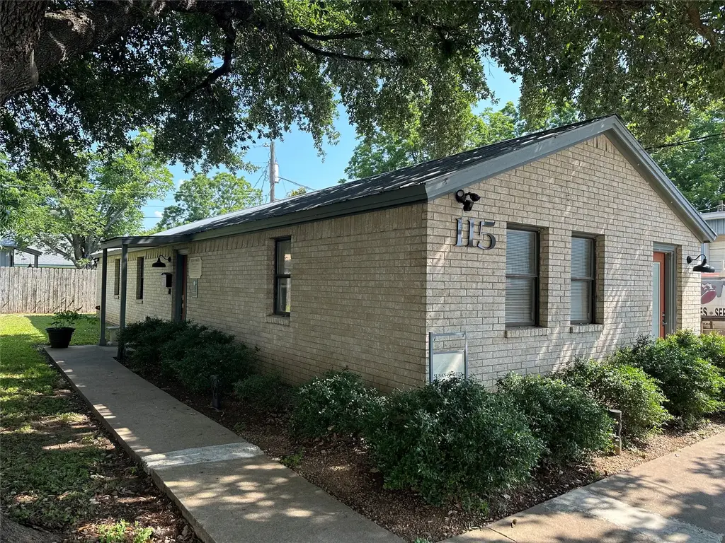 115 150 Loop W A, Bastrop