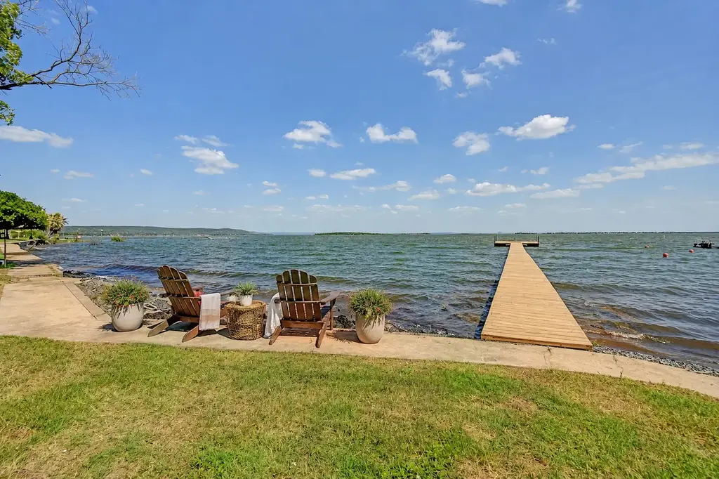 819 Lakeshore Loop, Tow