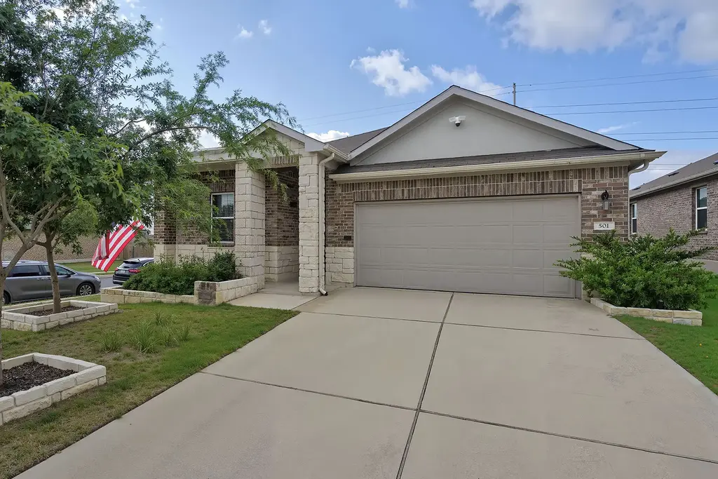 501 Emerald Cove, Georgetown