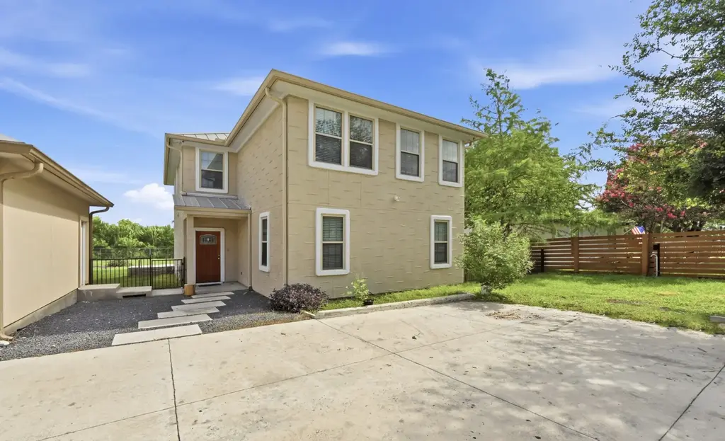 330 Howard Lane, Buda