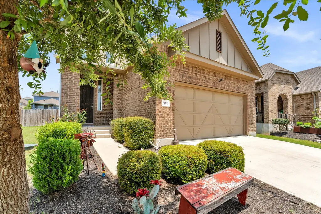 8002 Autumn Moor Bend, Lago Vista