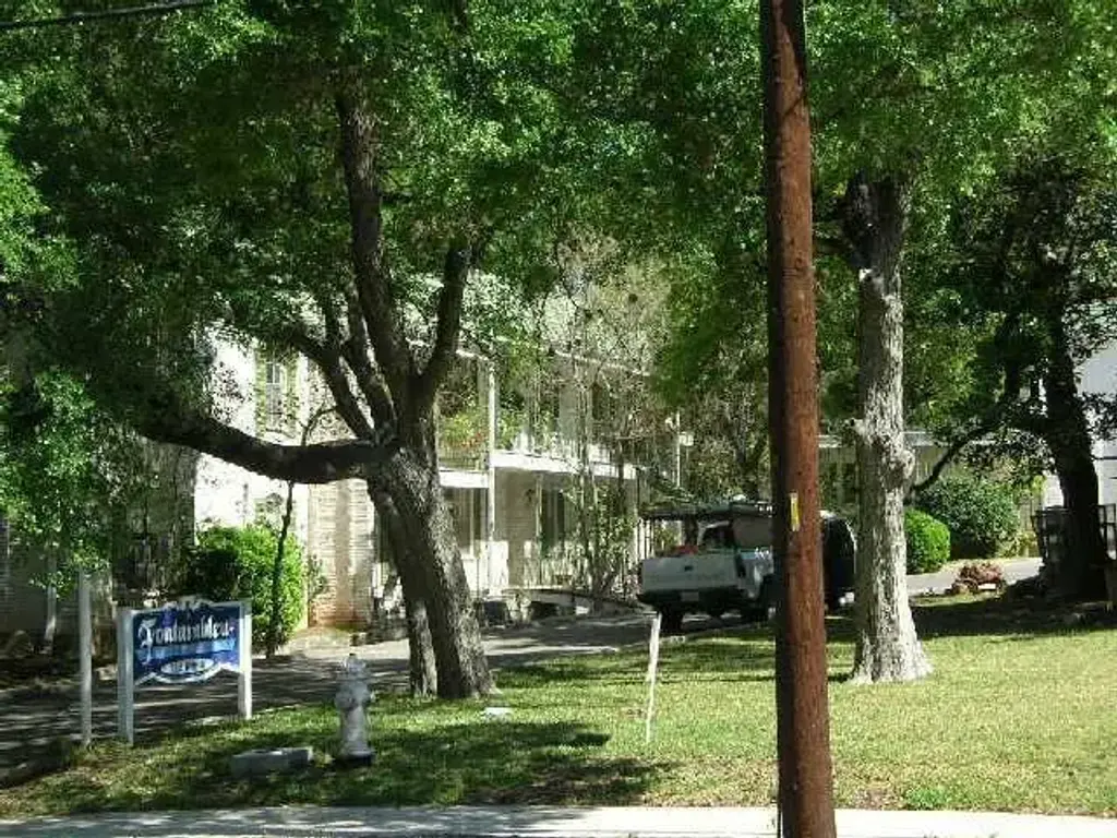 2516 Enfield 202, Austin
