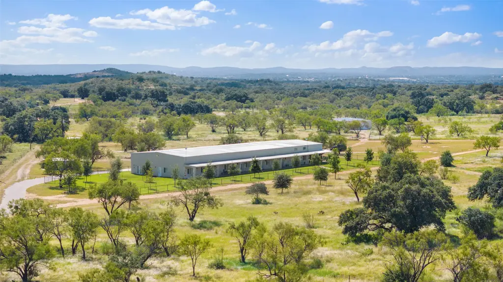 1930 County Road 413, Llano