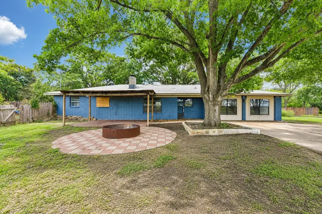 1111 Silent Valley Road, Lockhart