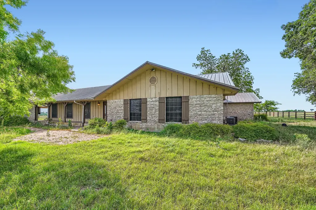 1850 County Road 105, Hutto