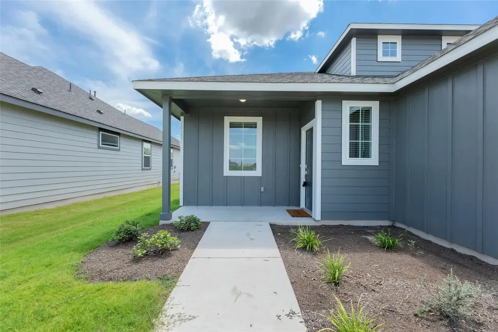 512 Clearlake Drive, Hutto