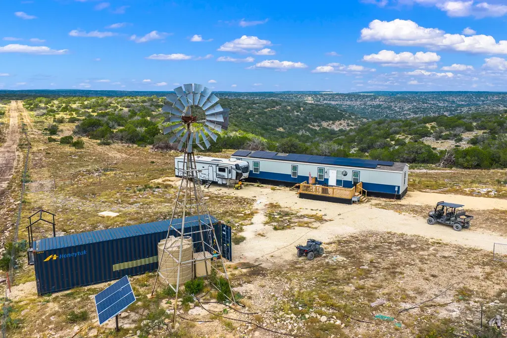 13812 High Lonesome Road, Del Rio