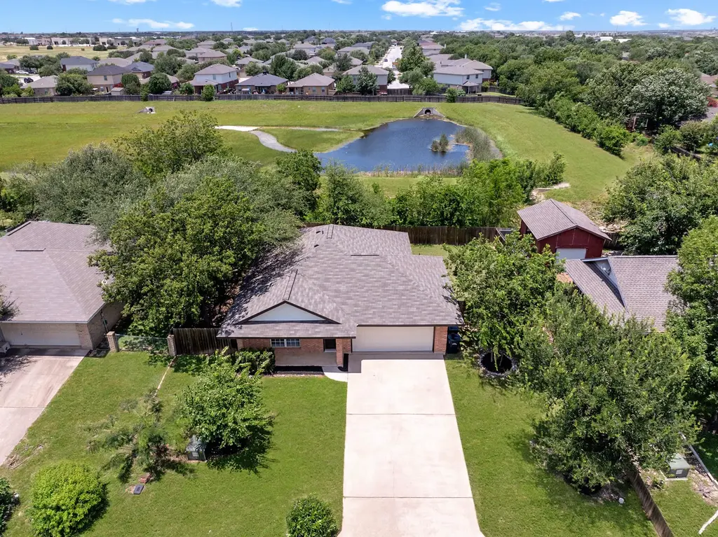837 Eagles Way, Leander