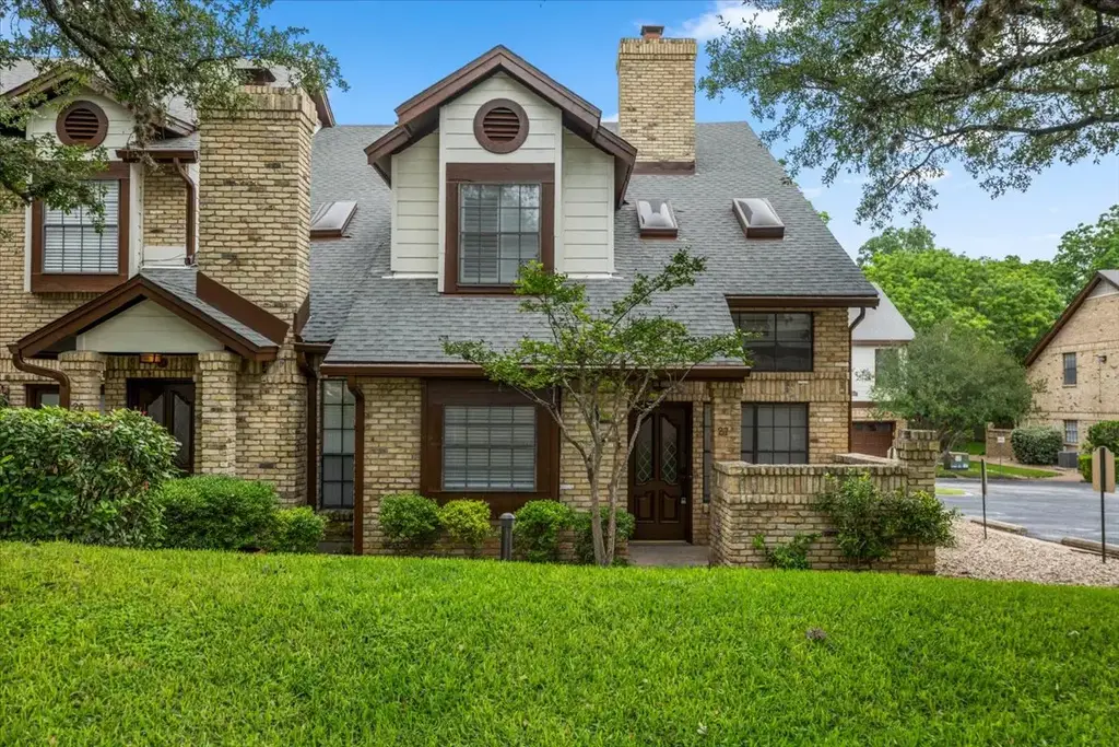 10819 Crown Colony Drive 27, Austin