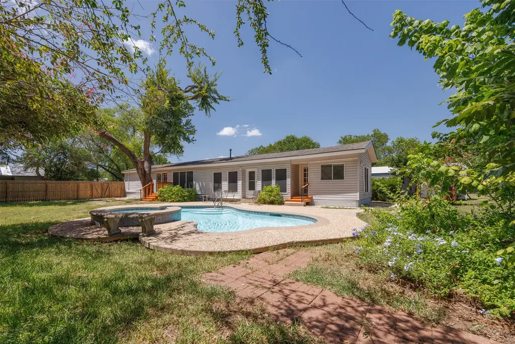 109 S Cedar Street, Buda