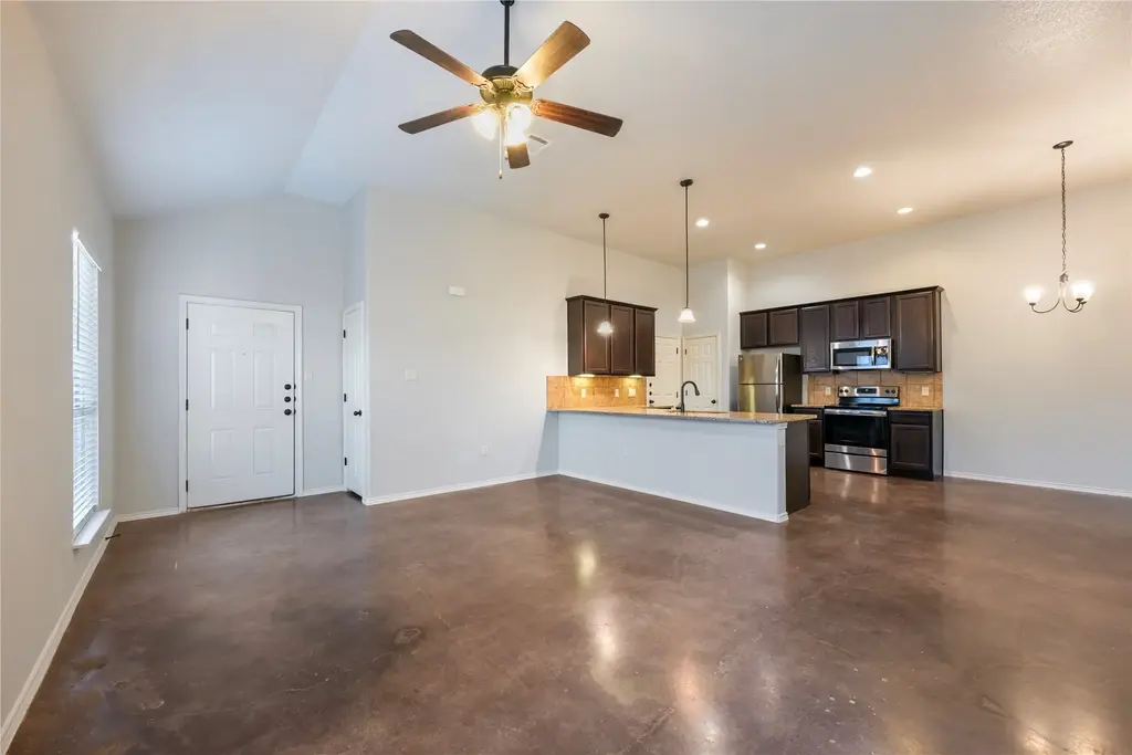 265 Joanne Loop B, Buda