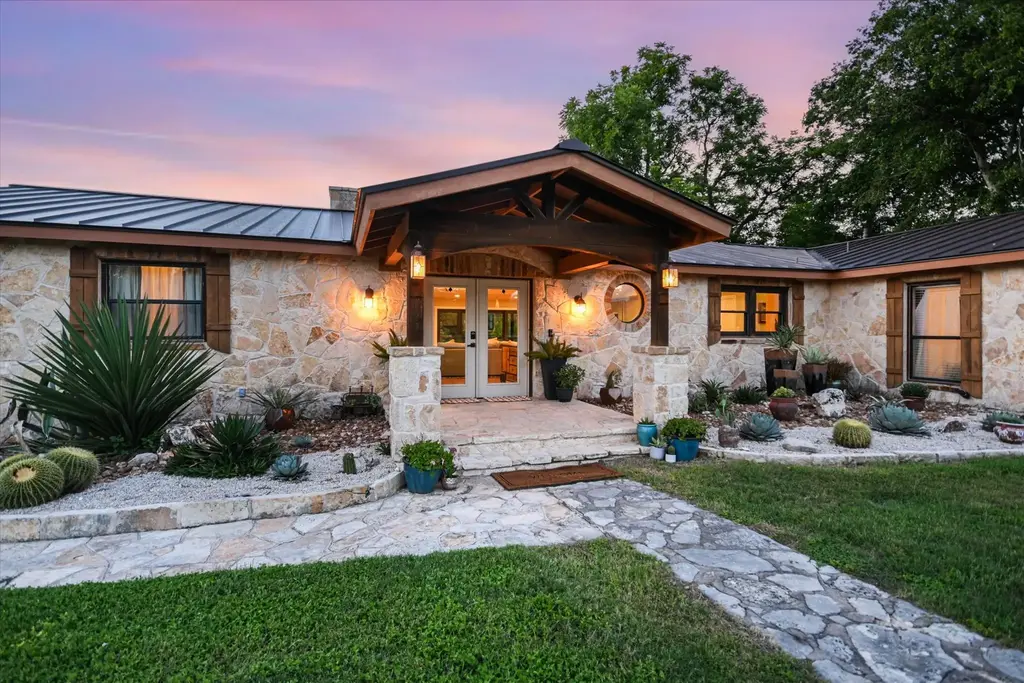 2411 Spoke Hollow Road, Wimberley