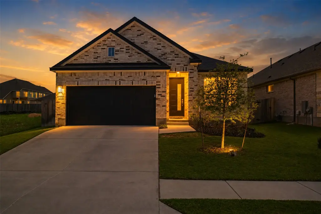 12528 Cockatoo Crossing, Manor