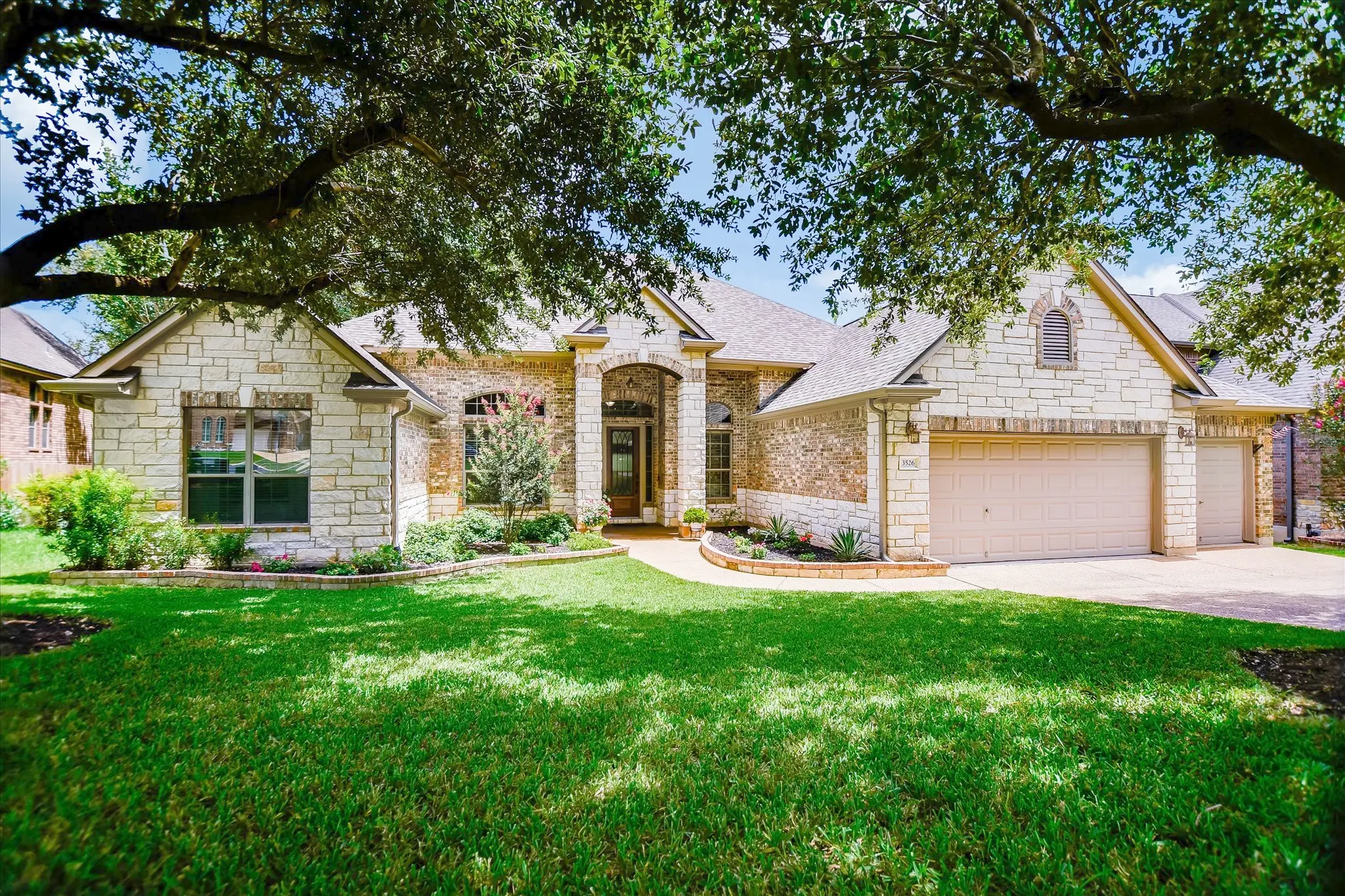 Photo of Listing #3429589