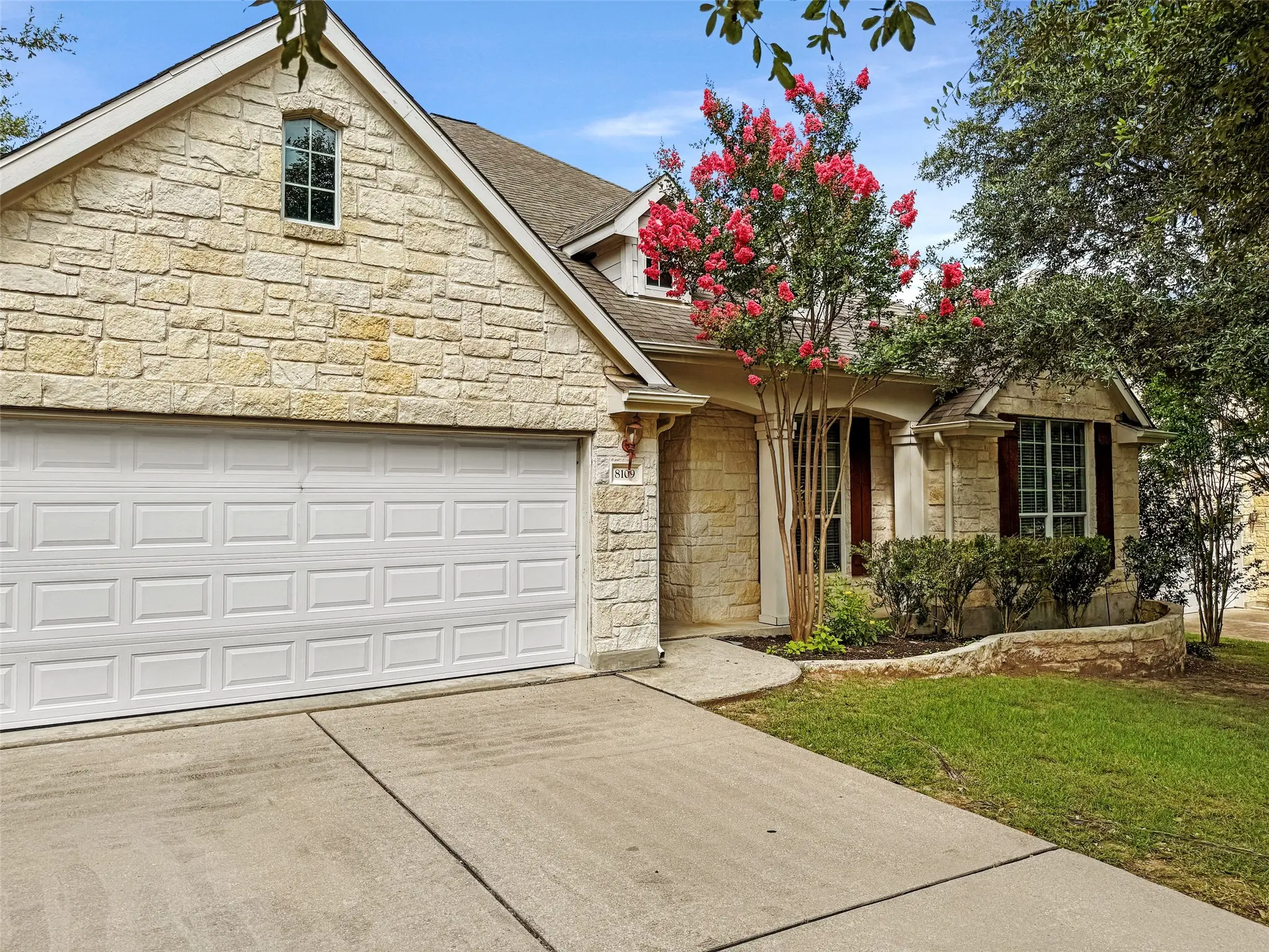 Photo of Listing #3375343