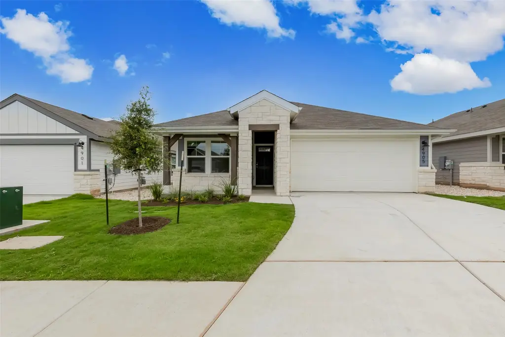 4905 Hazelnut Lane, Del Valle