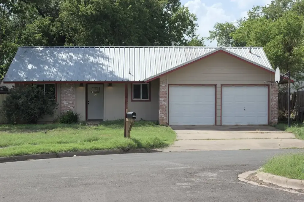 5204 Village Trail, Austin