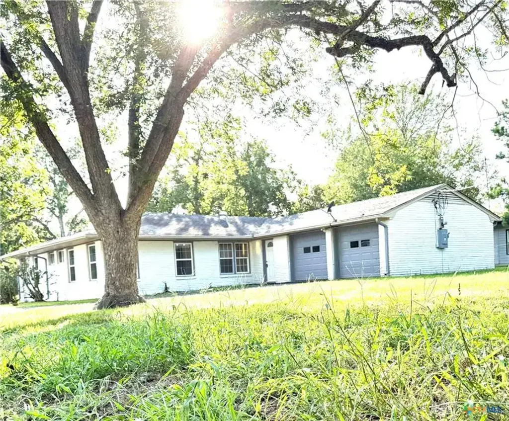 302 Smith Street, Gonzales
