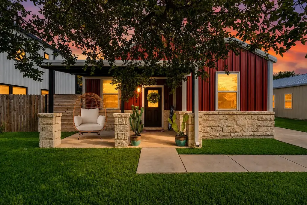 904 Central Boulevard, Bertram