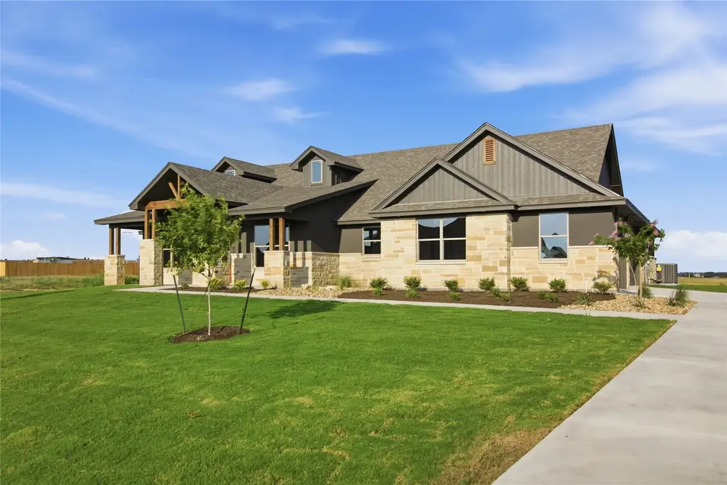 11109 Golden Eagle Avenue, Salado