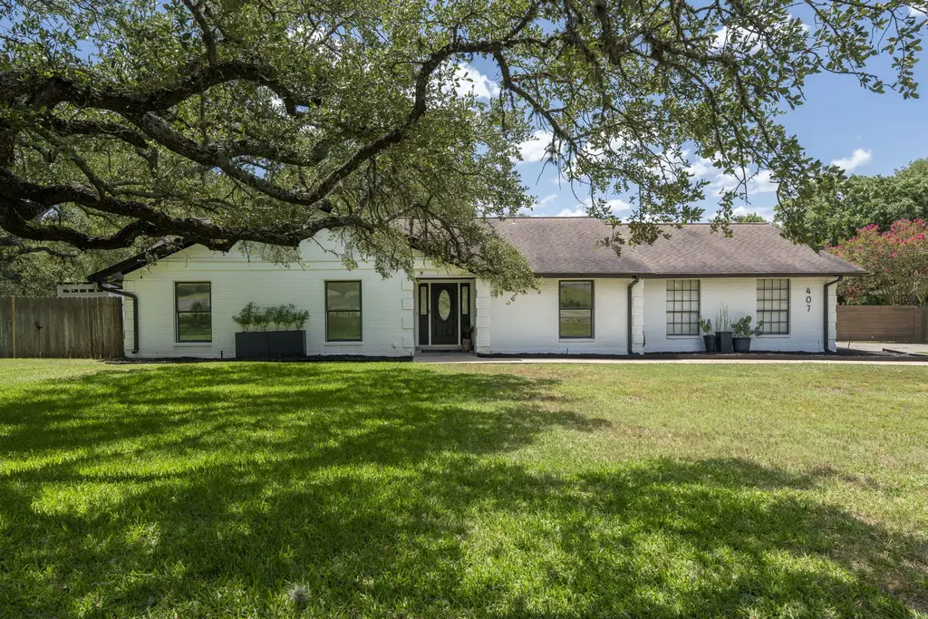 407 Canyon Wren Drive, Buda