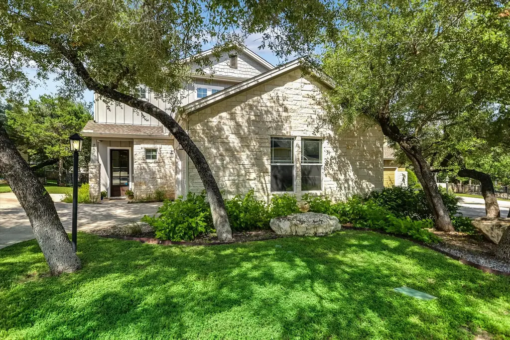 207 Fairlake Circle, Lakeway