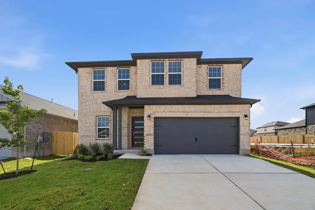 351 Begonia Street, Buda