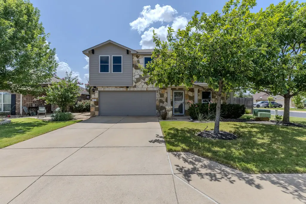 201 Mossberg Lane, Bastrop