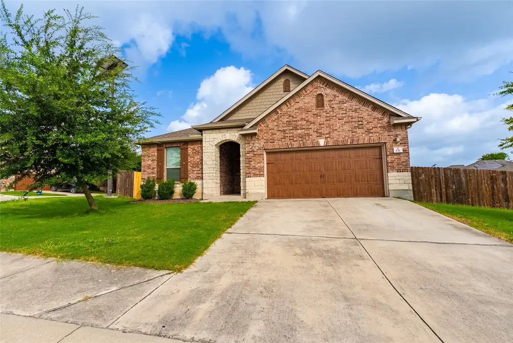 637 Landon Samuel Loop, Pflugerville