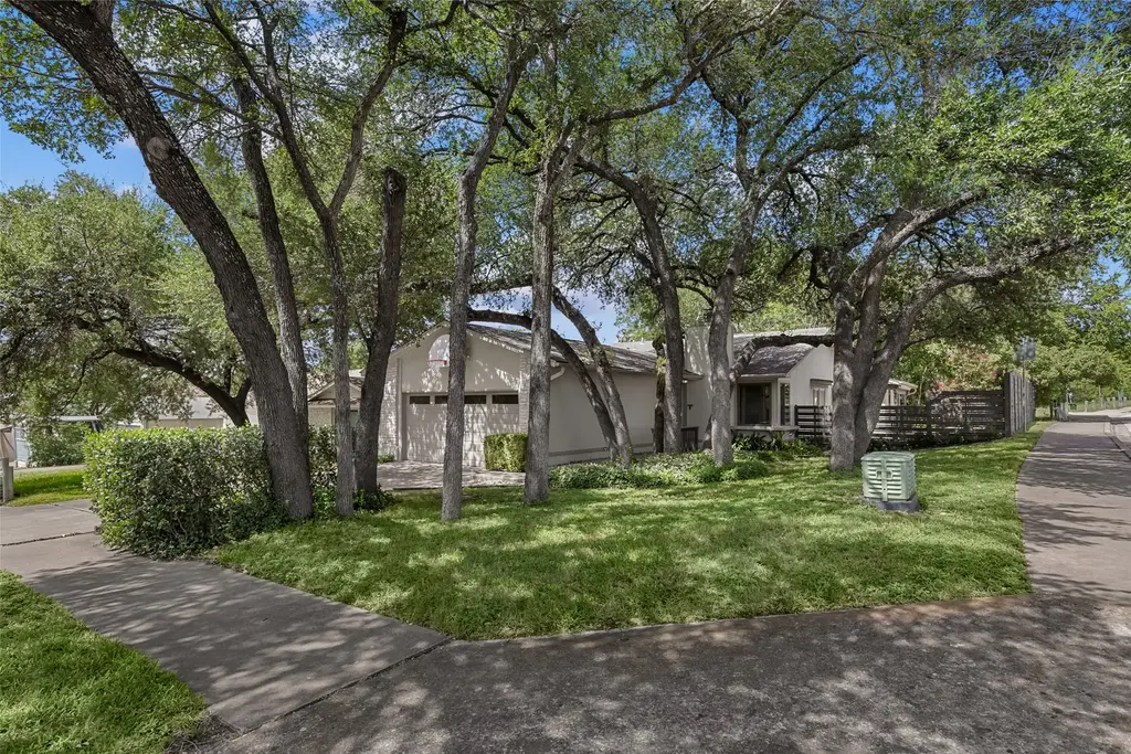 3211 Canter Lane, Austin