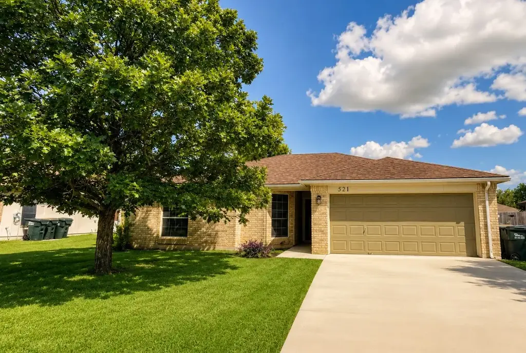 521 Britni Loop, Kyle