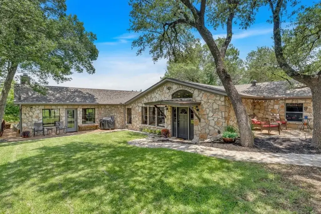 8018 And 8023 Lakeview, Volente