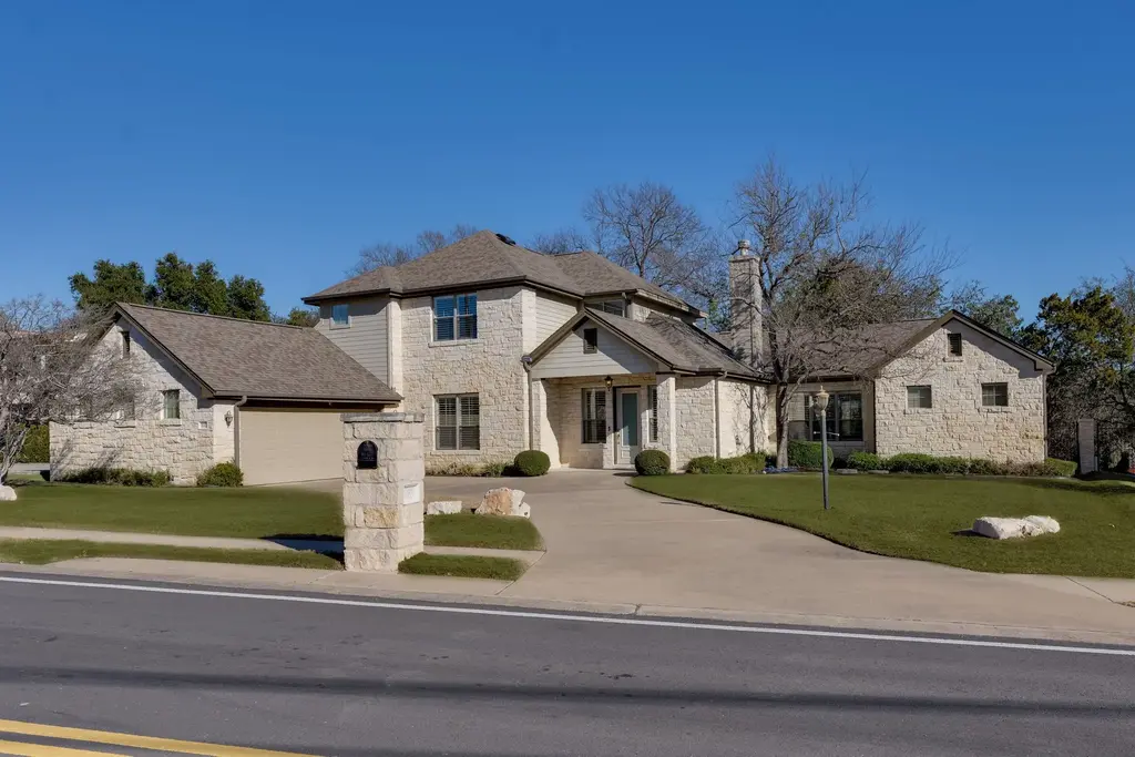 132 Lakeway Drive, Lakeway
