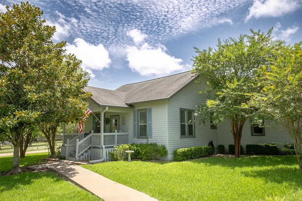 401 N Colorado Street, Burton
