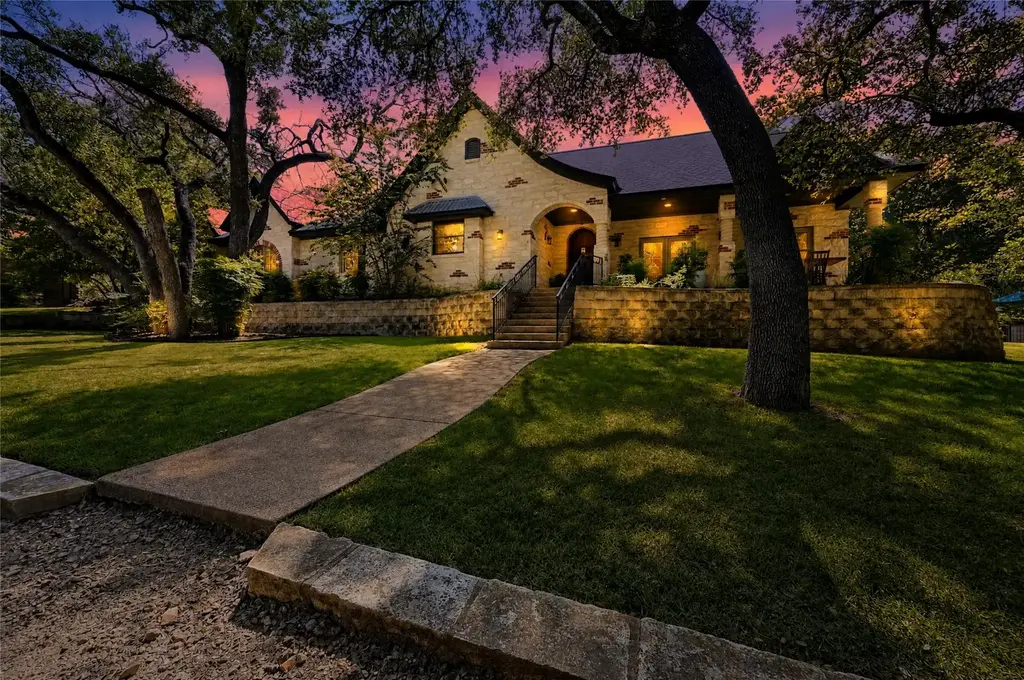 700 Willow Creek Road, Salado