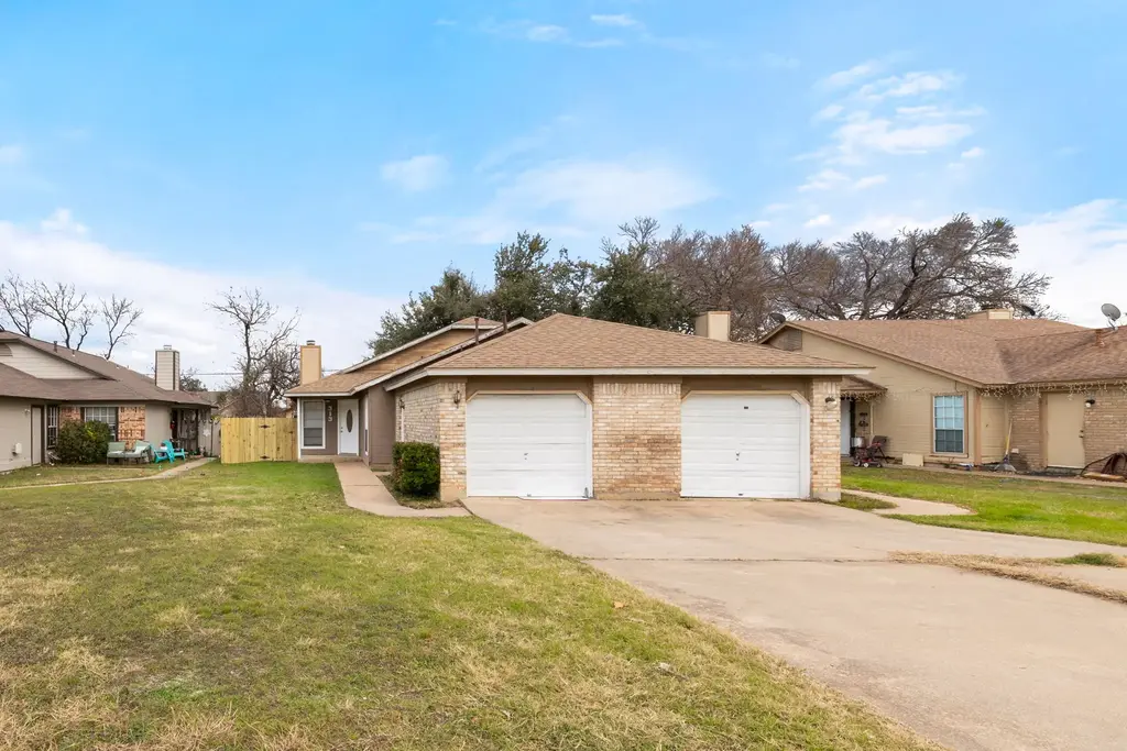 313 Greenlawn Boulevard, Round Rock