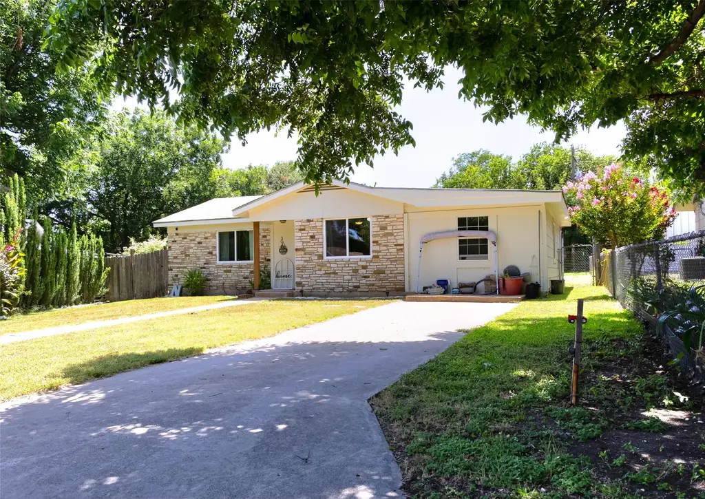 304 Mildred Street, Burnet