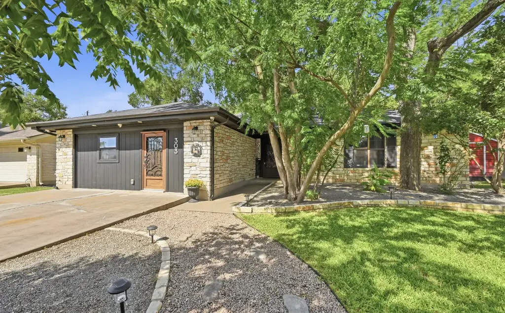 303 Pin Oak Drive, Georgetown