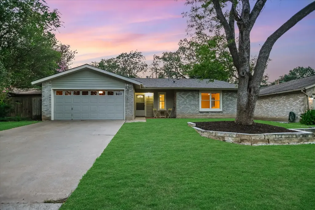 6906 Moonmont Drive, Austin