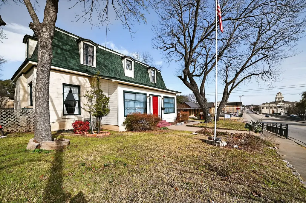 400 S Main Street, Belton