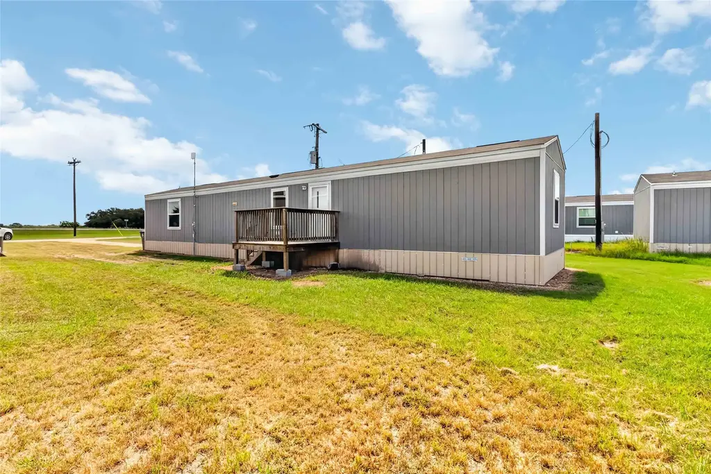 5670 E Hwy 290 Street, Giddings