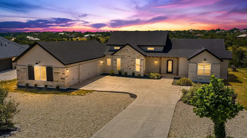 1326 Via Principale Drive, New Braunfels