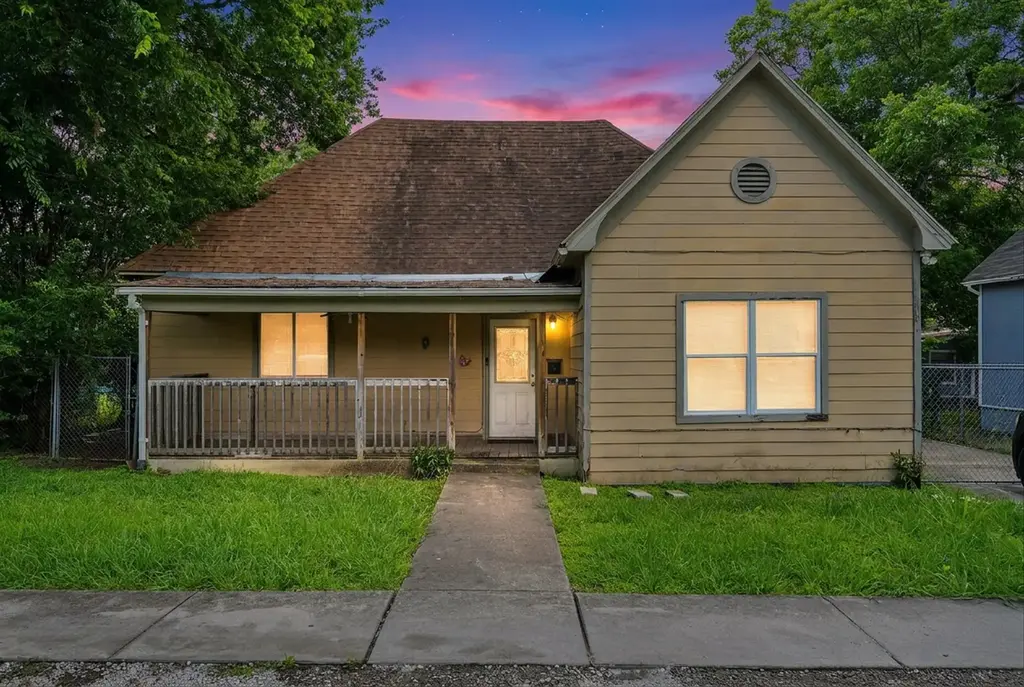 909 W 3rd Street, Taylor